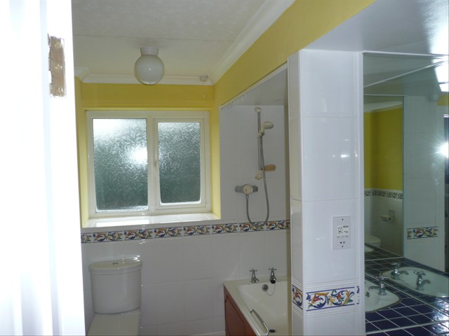 Andover family bathroom and small en-suite