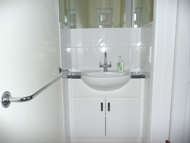 Andover family bathroom and small en-suite